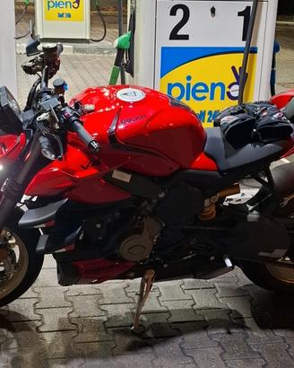 Ducati Streetfighter v4 