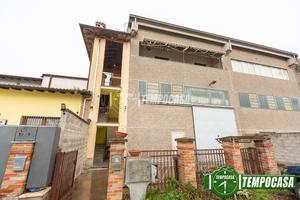 Ampio appartamento di 218 mq con Capannone