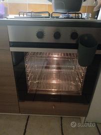 seminuovo buono stato Nb la cucina e'in omaggio.