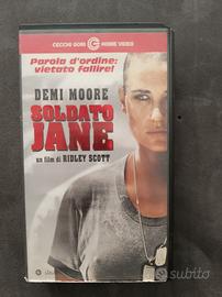 VHS "Soldato Jane" di Ridley Scott con Demi Moore)