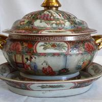 Zuppiera in porcellana Imari