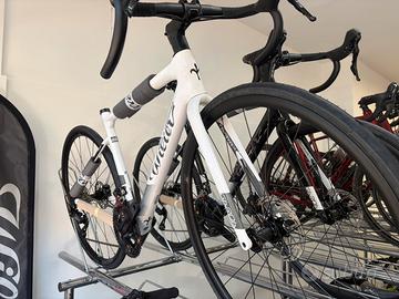 Bici da corsa Wilier Garda 105 12v