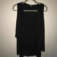 Top nero a strati con spalle scoperte