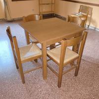 Tavoli, sedie ed altri articoli