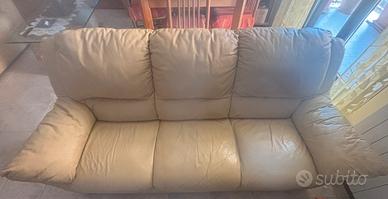 Set coppia divani in finta pelle (non vendibili)