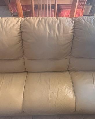 Set coppia divani in finta pelle (non vendibili)