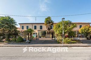 PORZIONE DI CASA A SCHIERA CON GIARDINO