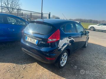 FORD FIESTA GPL titanium