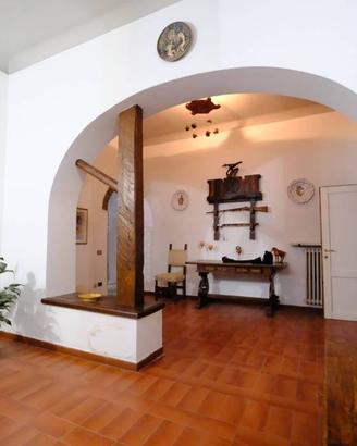 Casa indipendente di 200 m² con 5 locali a Campi B