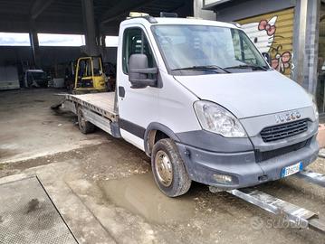 Iveco daily 35s18 carroattrezzi /furgonatura