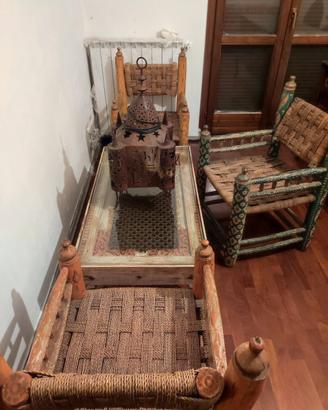 set tavolo e sedie stile etnico