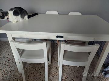 tavolo ikea ,fisso x 6 posti in buone condizioni 