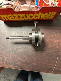 Piaggio, ciao, albero spalle piene