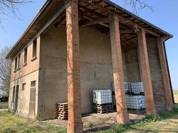 Rustico / Casale di 246 m² con più di 5 locali e b