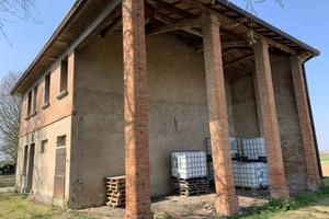 Rustico / Casale di 246 m² con più di 5 locali e b