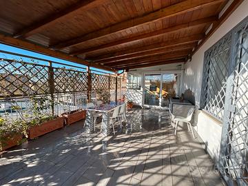 Attico arredato zona Villa Lais