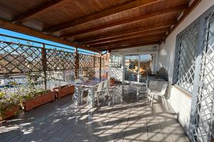 Attico arredato zona Villa Lais