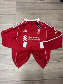 Completo calcio Liverpool