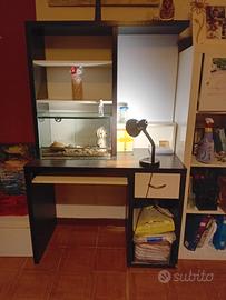 scrivania  con cassetto e ripiano per tastiera pc
