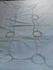 tovaglia con intaglio uncinetto