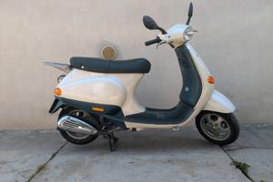 Piaggio Vespa 50 ET4 - 2011