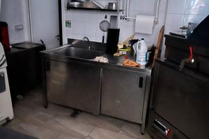 Locale commerciale ristrutturato e arredato