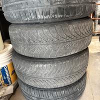 Cerchi  e gomme raggio 15 per ford fiesta