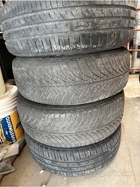 Cerchi  e gomme raggio 15 per ford fiesta