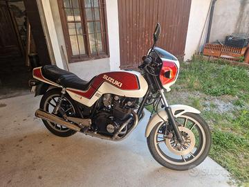 Moto Suzuki
