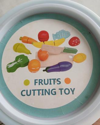 frutta da tagliare in legno