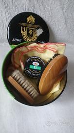 2 spazzole per lucidare scarpe +  panno e crema