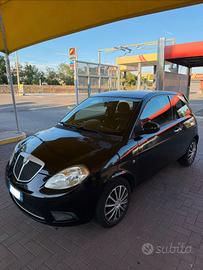 Lancia y 1.200