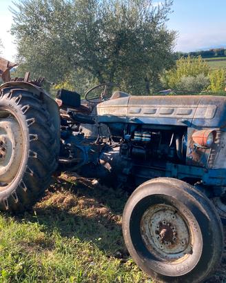 Trattore ford 4000