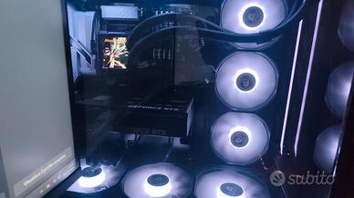 PC gaming con postazione completa