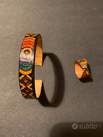 Due braccialetti etnici e anello abbinato