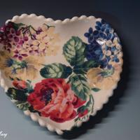 PIATTO ORNAMENTALE A CUORE DECORATO