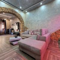 Casa indipendente bilivelli con terrazza e garage