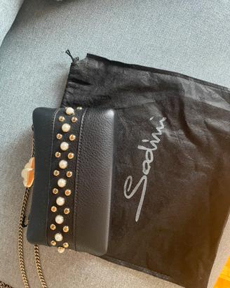 Pochette tracolla  nera Sodini con perle e borchie