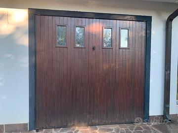 porta garage e scala interna in legno
