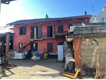 Immobile in asta di 232 m² con 4 locali a Ivrea