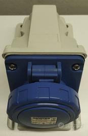 Gewiss presa angolata 230 V 16 A industriale