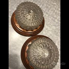 appliques in legno e vetro lavorato