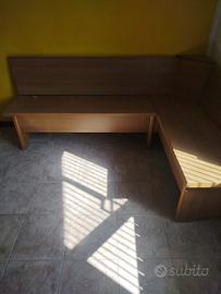 Tavolo con panca angolare