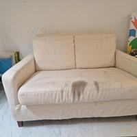 divano con fodera rovinata