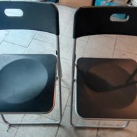 2 sedie in plastica ripiegabili 