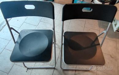 2 sedie in plastica ripiegabili 