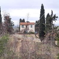 Azienda agricola con casale e terreno di 27 ettari