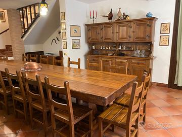 Tavolo con vetrina e bar