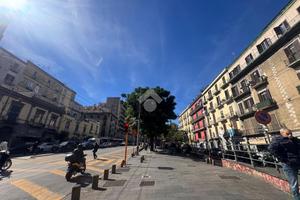 3 LOCALI A NAPOLI