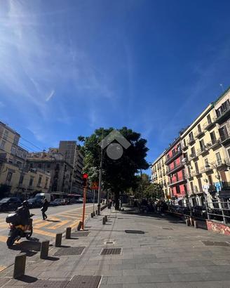 3 LOCALI A NAPOLI
